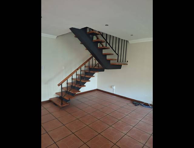 3 BEDROOM TOWNHOUSE TO LET IN GRANTHAM PARK